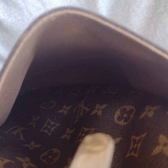 DISCONTINUED Louis Vuitton Totally MM in Monogram - Picture 8 of 15